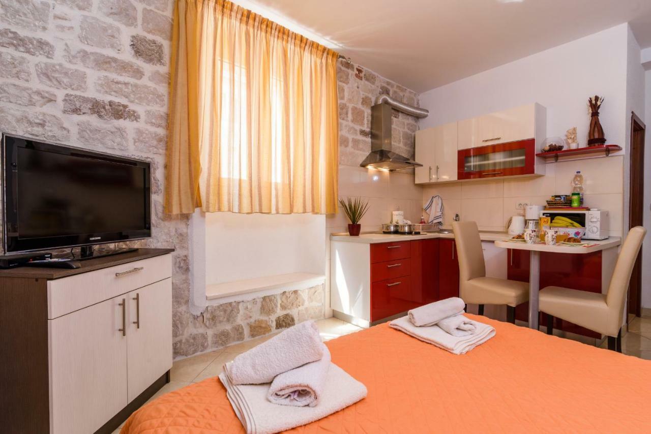 Apartments Dora -Free Parking Trogir Exterior foto